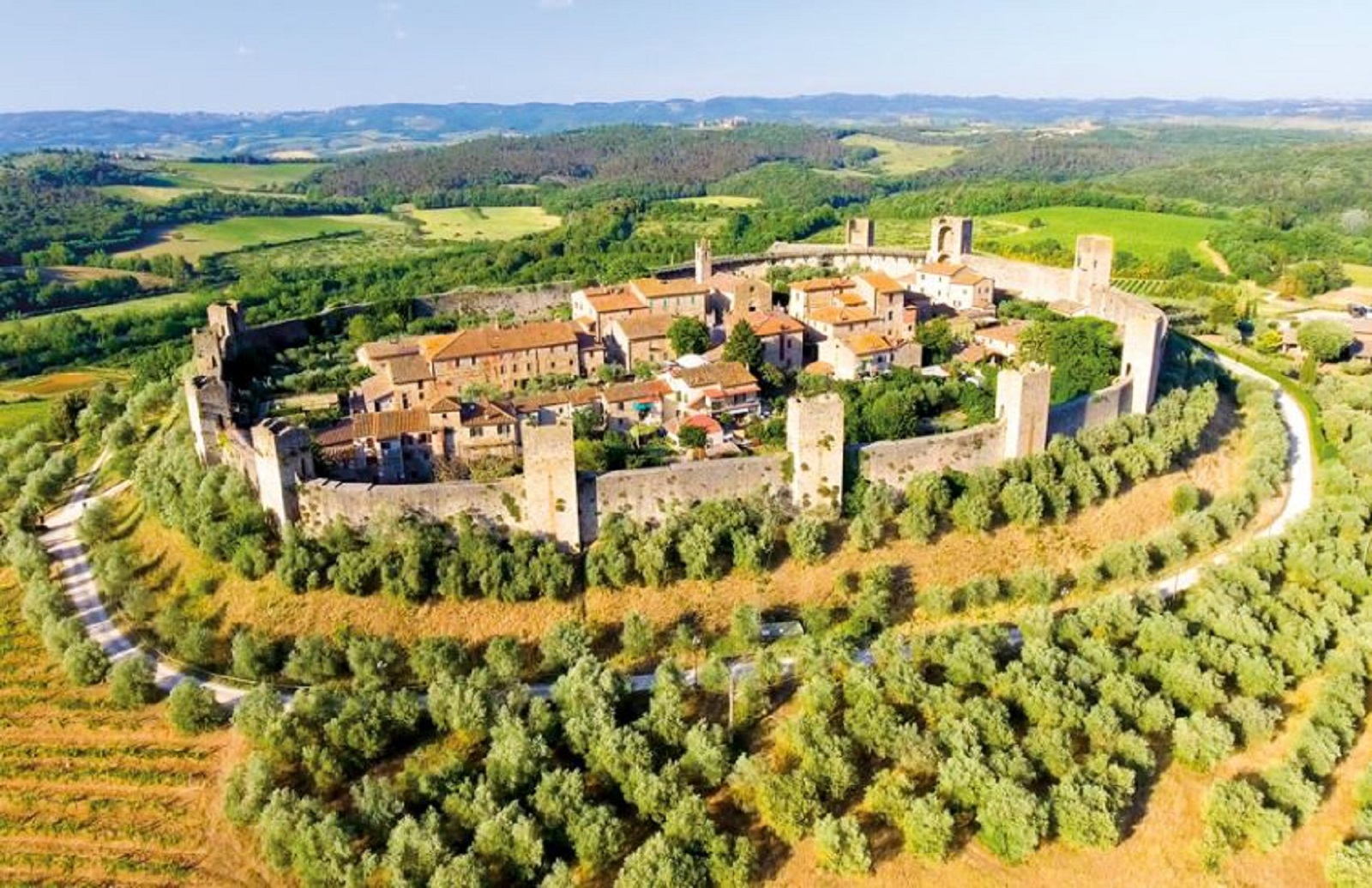 The Chianti tour will allow you to discover the most characteristic villages of this part of Tuscany