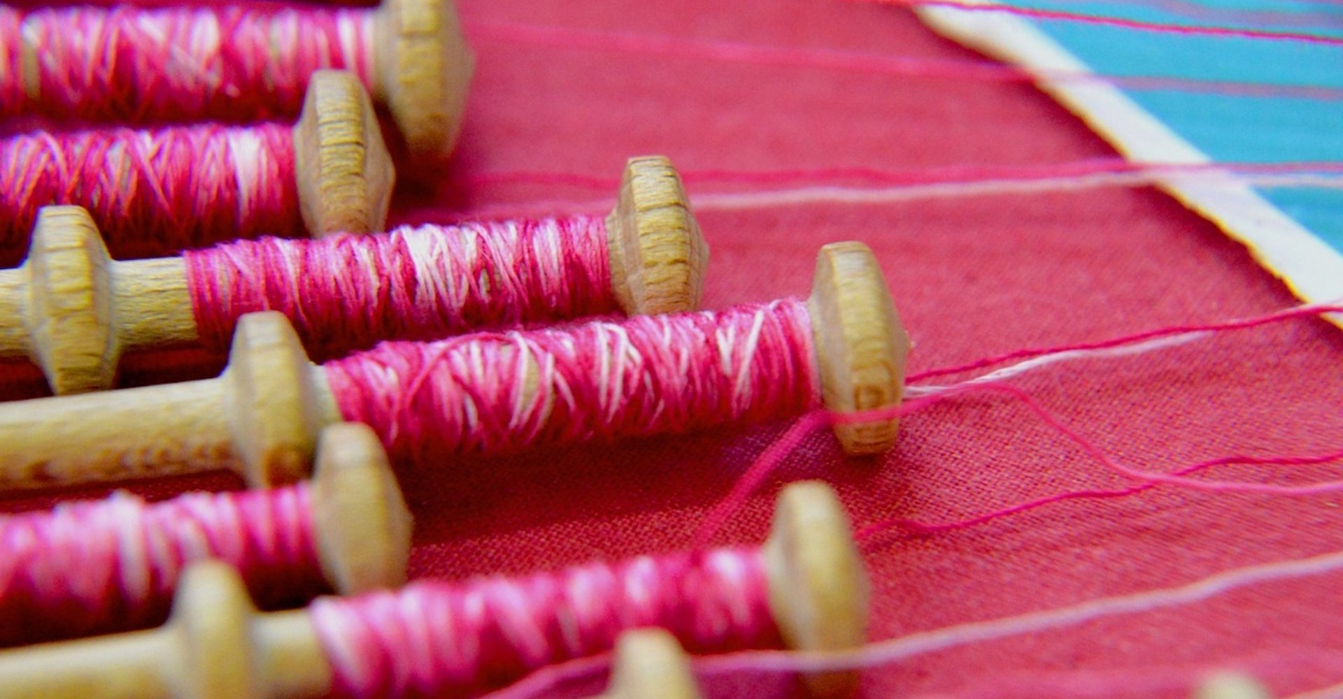 filo colorato da cucire