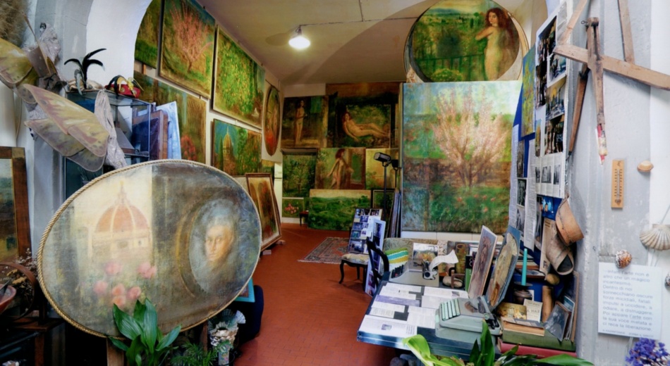 The interior of the Le Colonne Art Studio