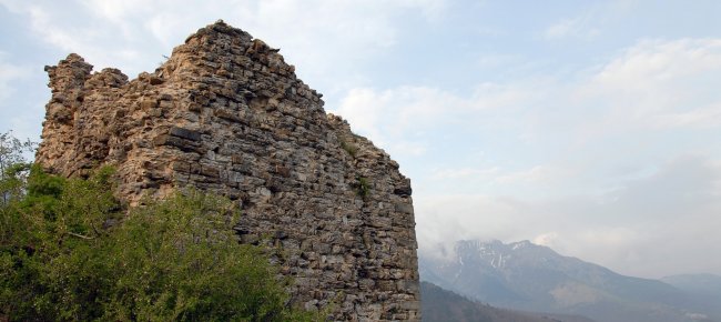 The remains of the castle of Groppo San Pietro