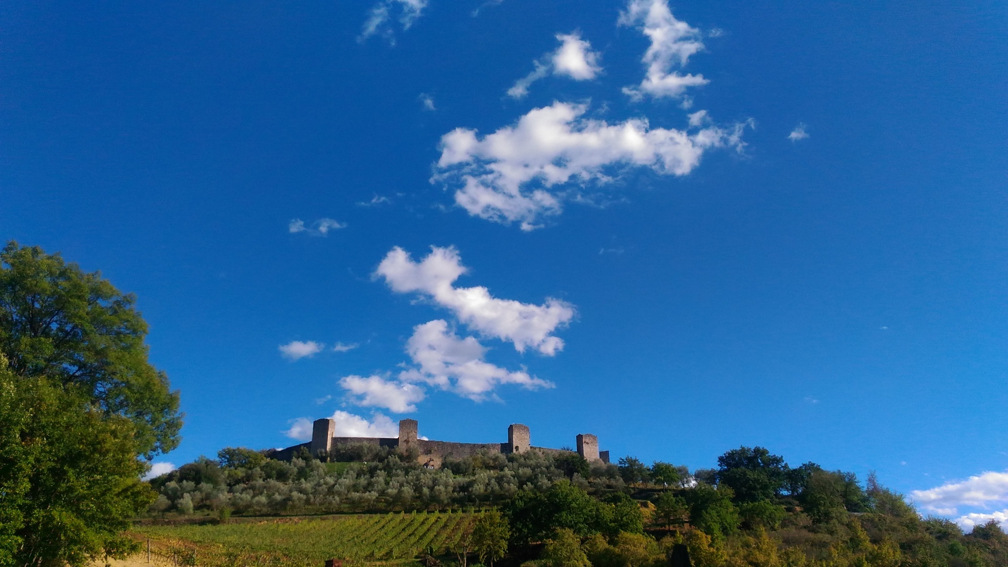 Lo splendido borgo medievale di Monteriggioni, un gioiello toscano