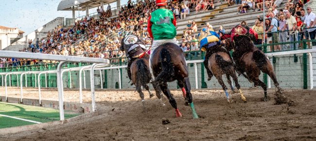 Das Pferdrennen des Palio von Piancastagnaio