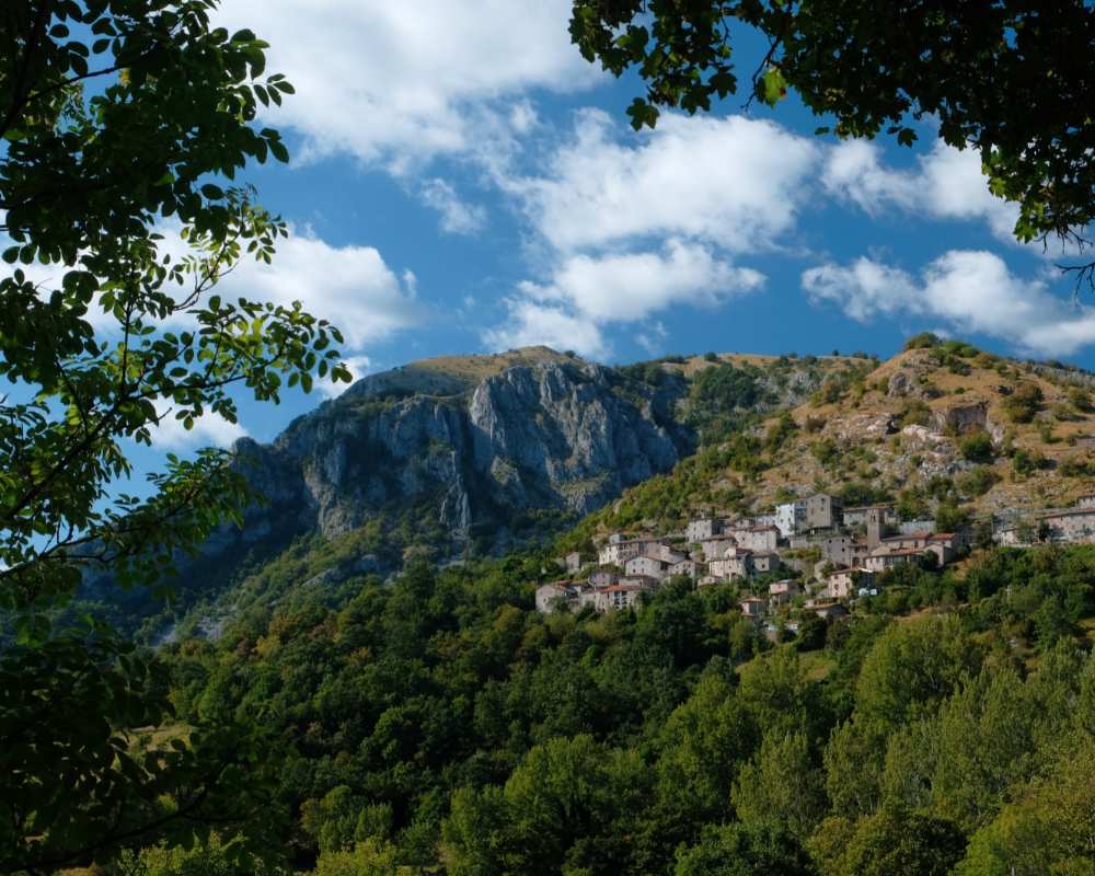 Die Pania von Corfino und das Dorf Sassorosso