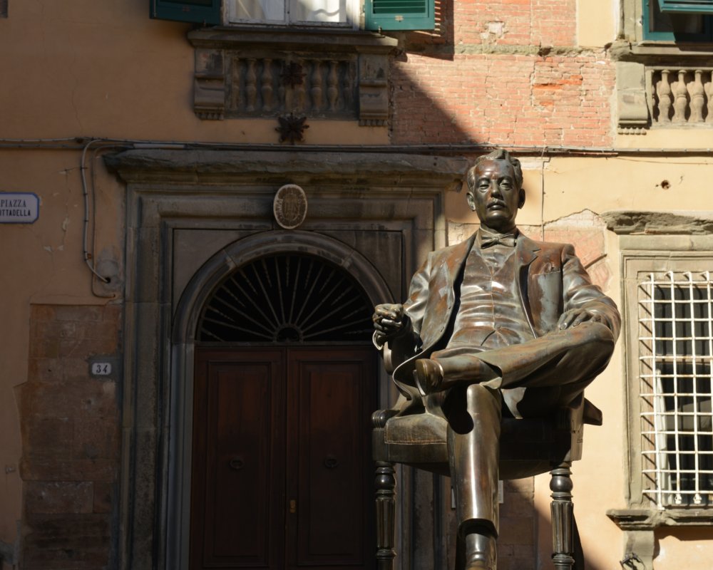 Statue von Giacomo Puccini in Lucca