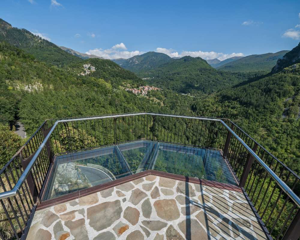 View from the Rocca di Soraggio, a village of Sillano Giuncugnano