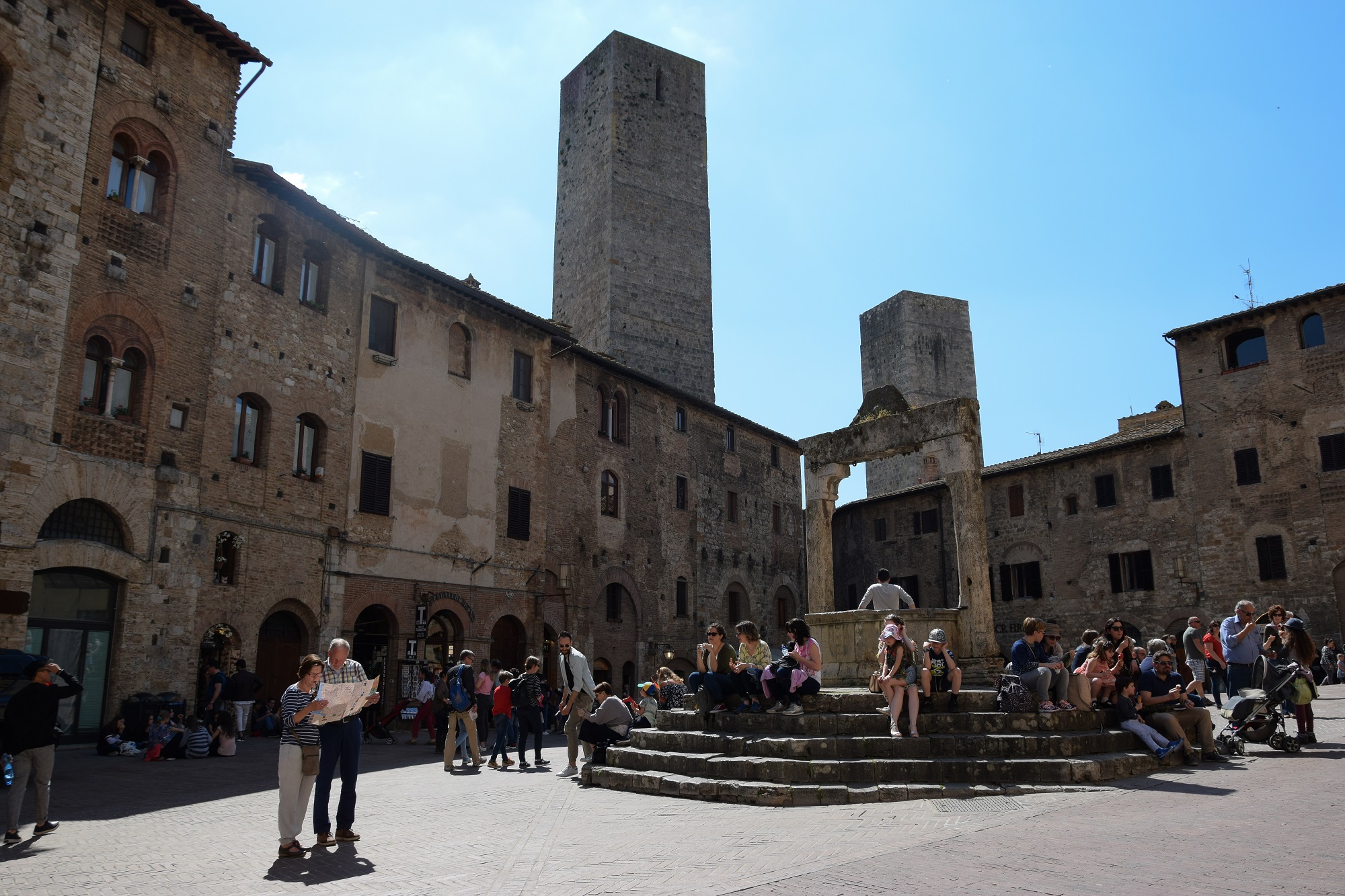 Piazza della Cisterna à San Gimignano