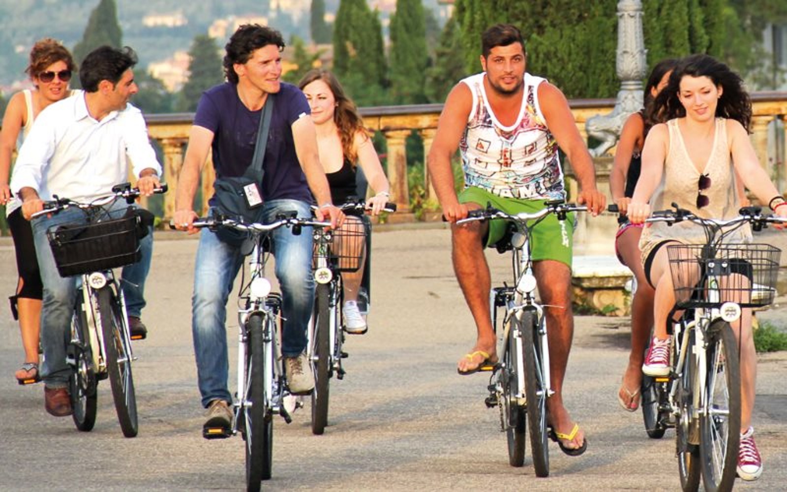 A 2-hour guided bike tour to discover the most iconic sights in the center of Florence