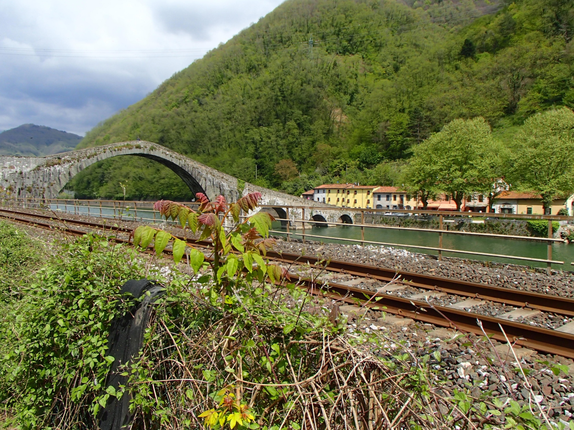 Ferrovia della Garfagnana in prossimità del Ponte del Diavolo
