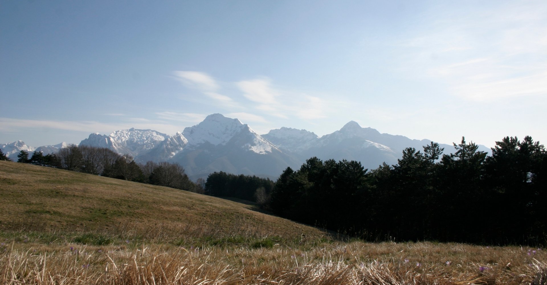 Vista de los Alpes Apuanos desde Minucciano