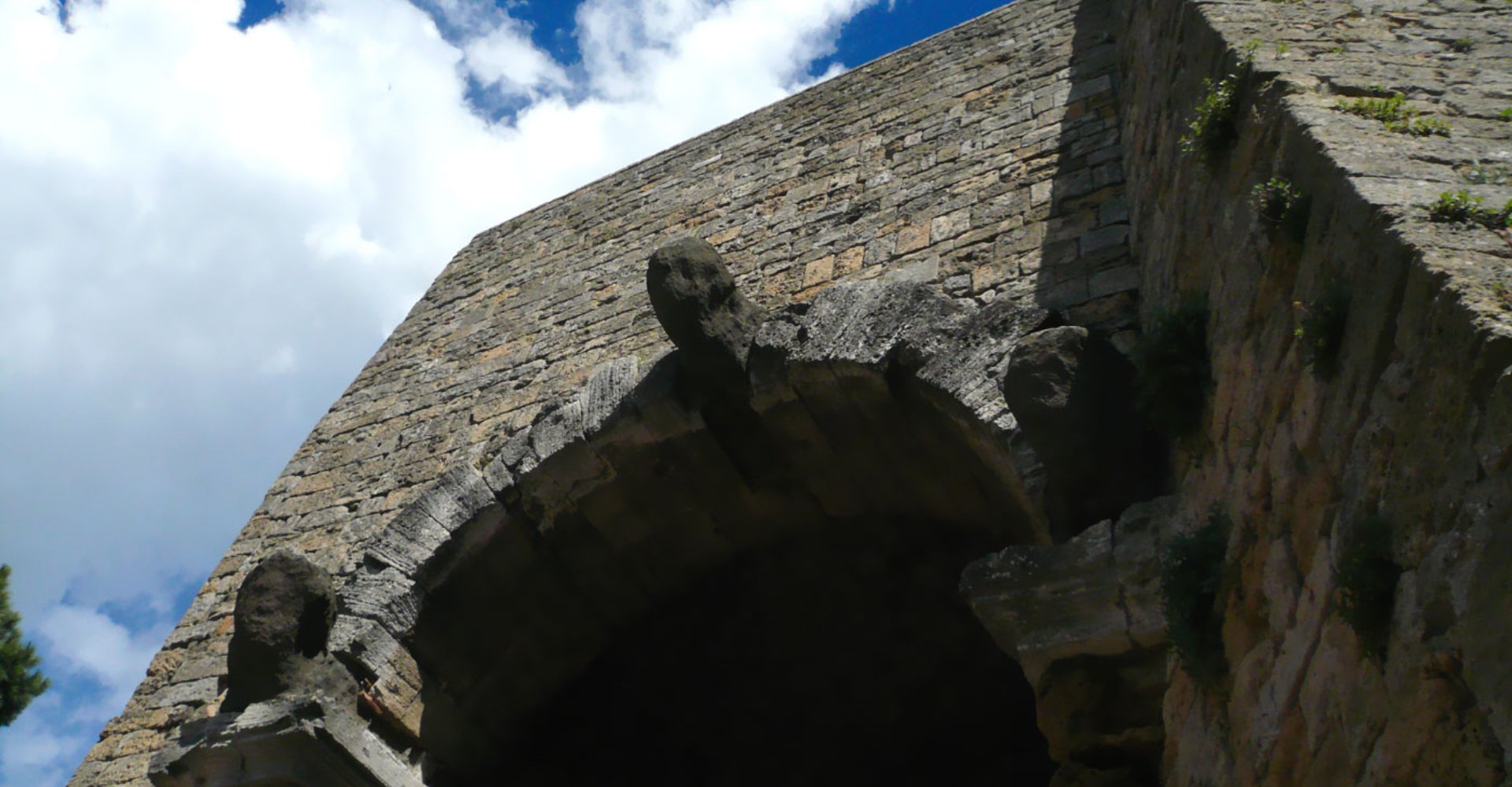 Puerta del Arco en Volterra