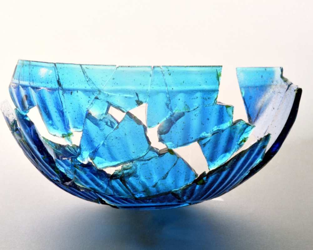 La coppa etrusca in vetro turchese al Museo Archeologico di Artimino