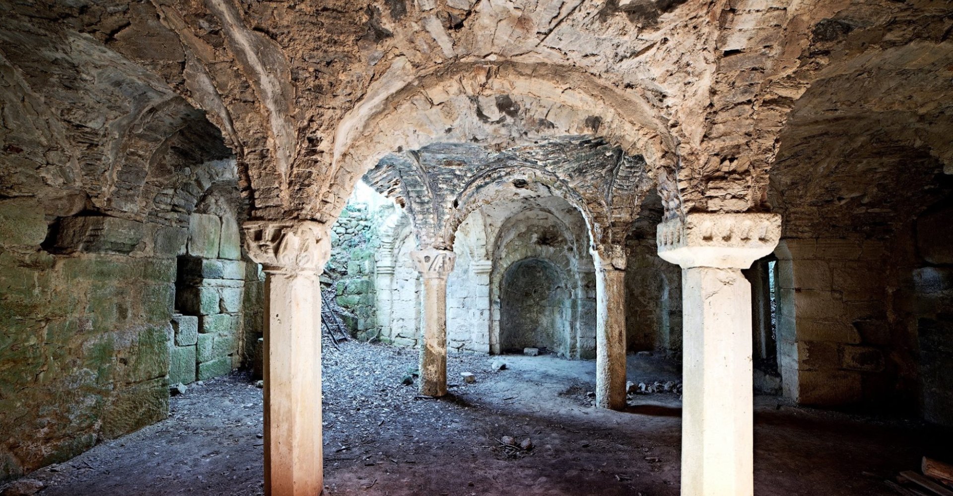 Cripta del Monasterio de San Salvatore en Giugnano