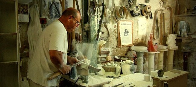 Working alabaster in Volterra