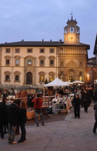 Antiques market by the Palazzo Comunale in Arezzo, Italy