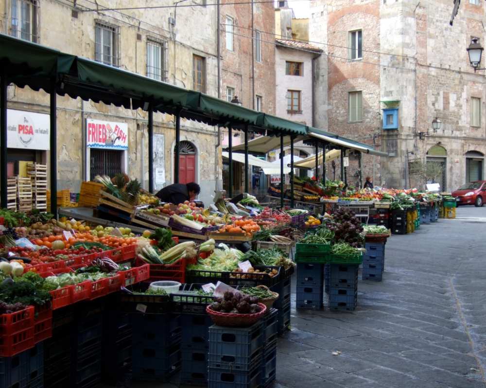 The market in Piazza delle Vettovaglie in Pisa