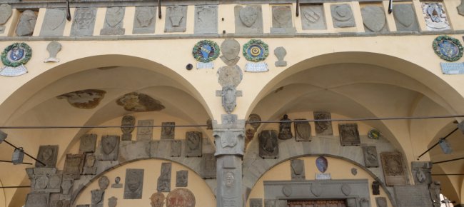 Gli stemmi di Palazzo d’Arnolfo a San Giovanni Valdarno   