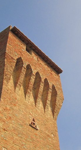 Der Zinnenturm von San Matteo