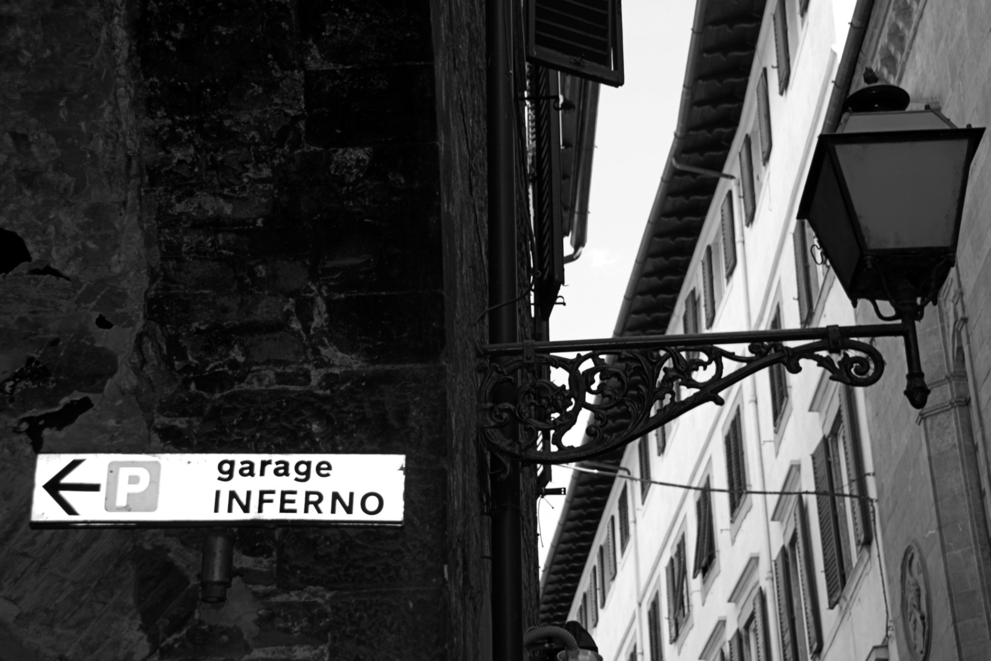Aptly-named parking garage in via dell'Inferno