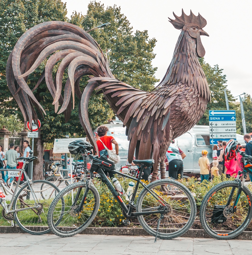 Il Gallo Nero di Gaiole durante la manifestazione ciclistica L'Eroica