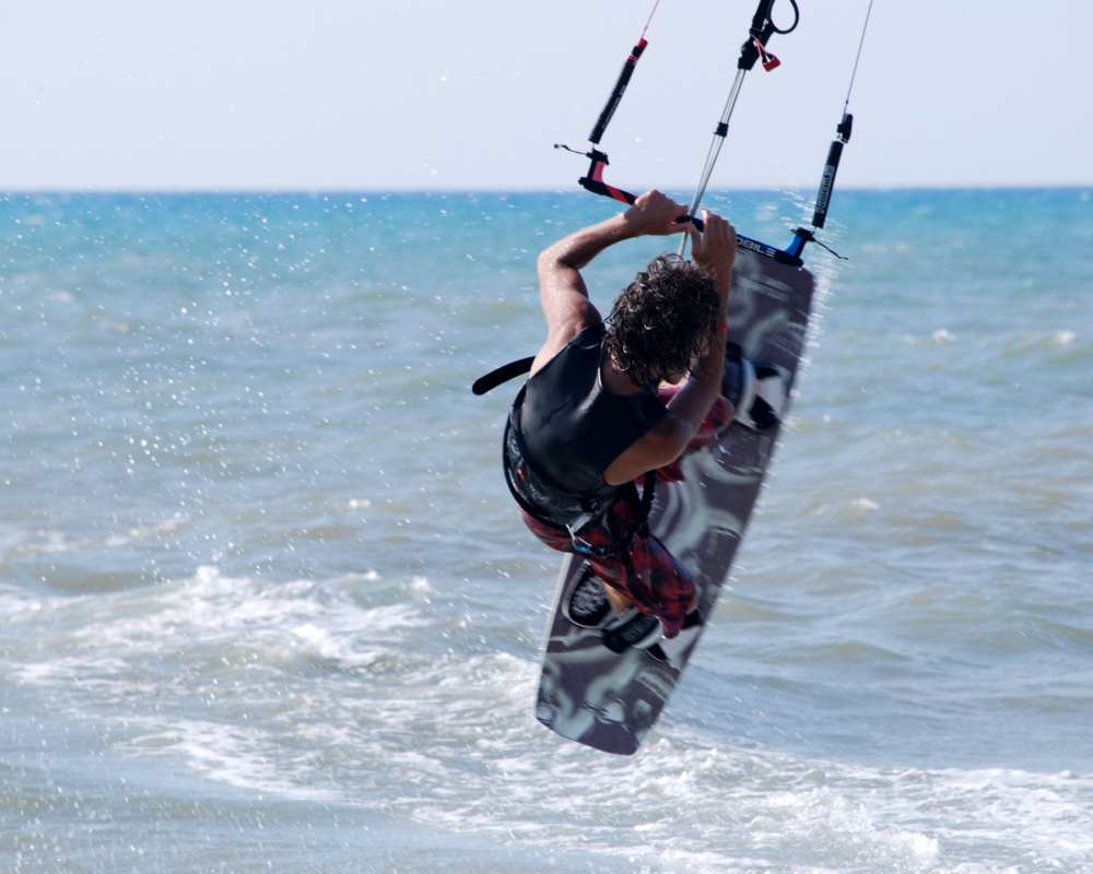 Kitesurfing at Marina di Castagneto