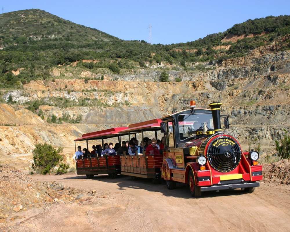 The visit with the little train in the mine of Rio Marina