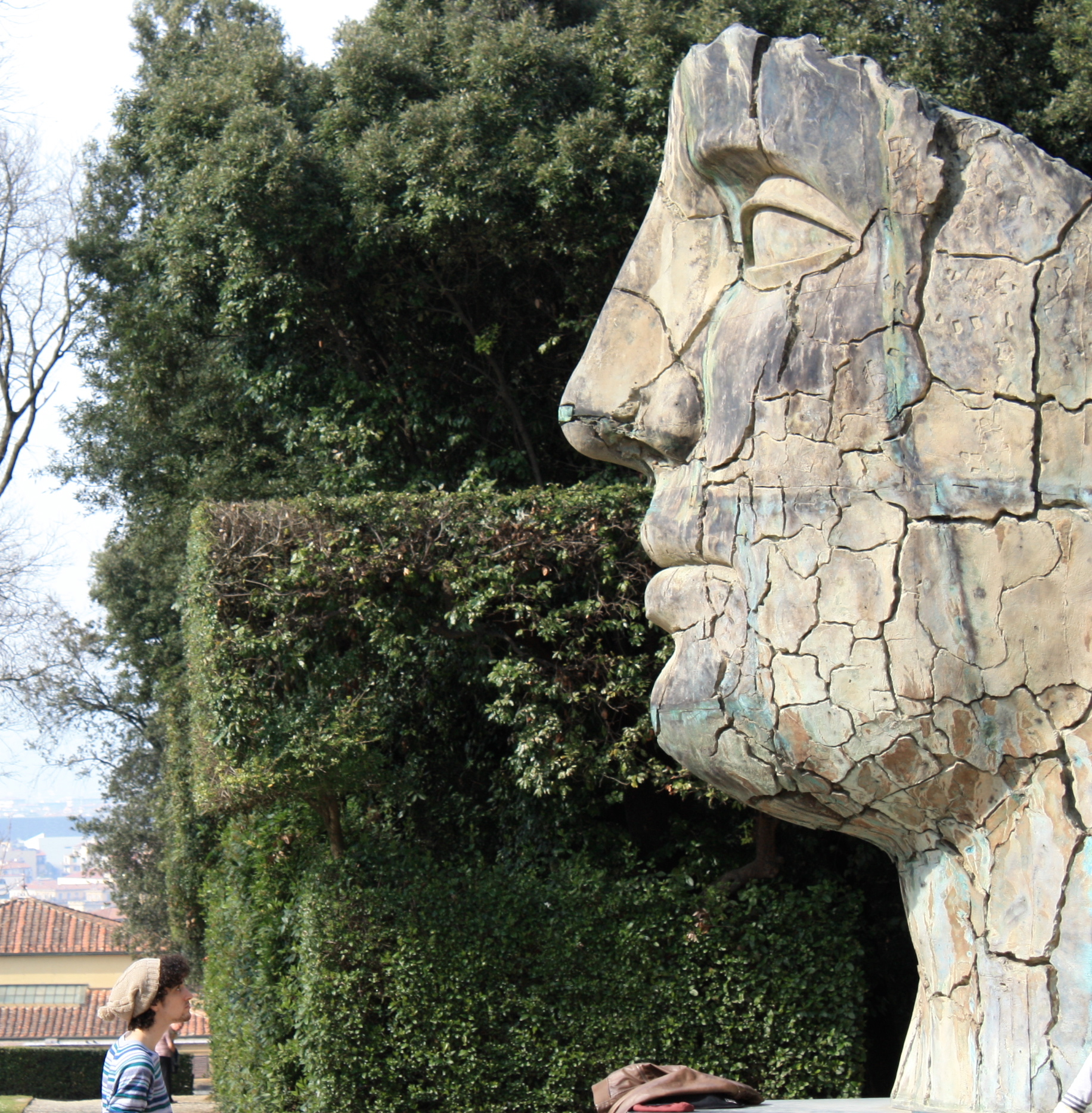 Die Skulptur des Künstlers Mitoraj im Boboli-Garten