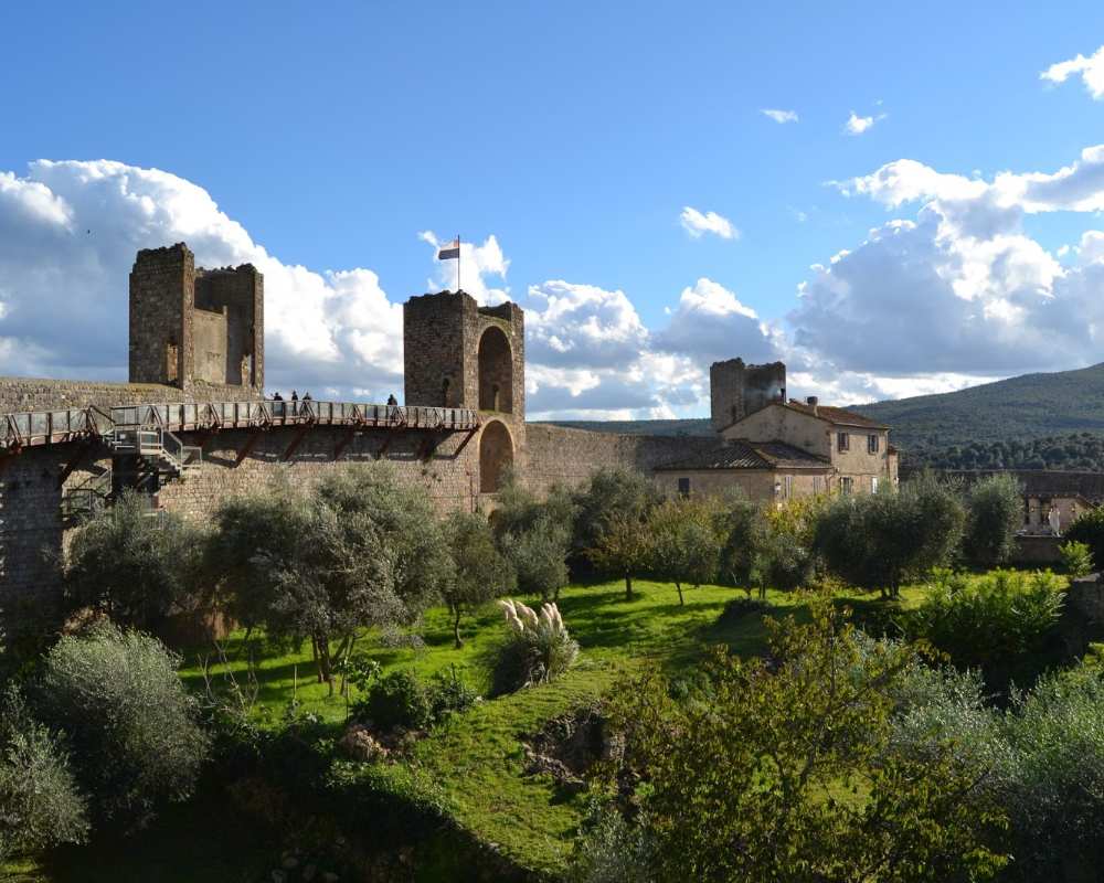 Die mittelalterlichen Mauern von Monteriggioni