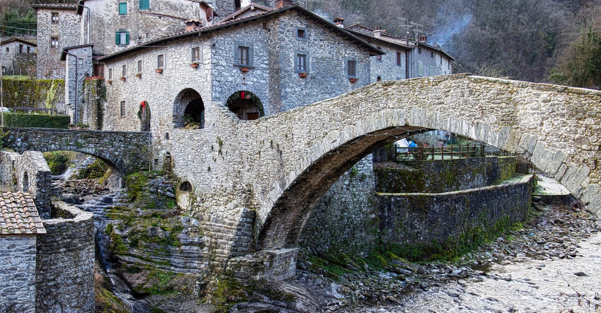 Ponte della Dogana, Fabbriche di Vallico