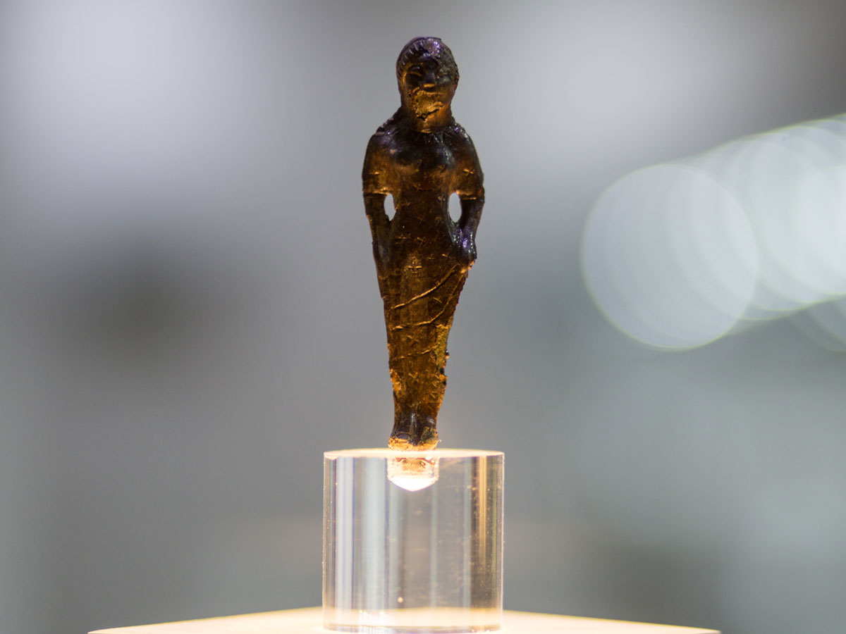 Am Lago degli Idoli gefundene Kore aus Bronze