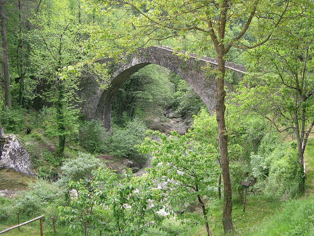 Die Ponte dei Molini (Mühlenbrücke) in Castiglione di Garfagnana